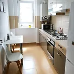 Emerald Coresi Apartment - Free Parking & Smart Tv Apartment Brasov