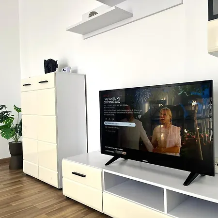 Emerald Coresi Apartment - Free Parking & Smart Tv *