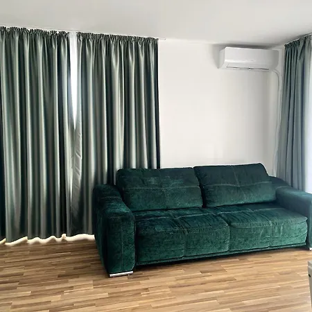 Emerald Coresi Apartment - Free Parking & Smart Tv شقة *