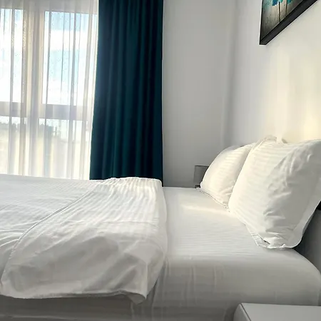 شقة Emerald Coresi Apartment - Free Parking & Smart Tv *