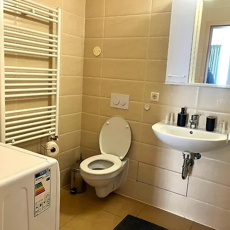 Emerald Coresi Apartment - Free Parking & Smart Tv Apartment *