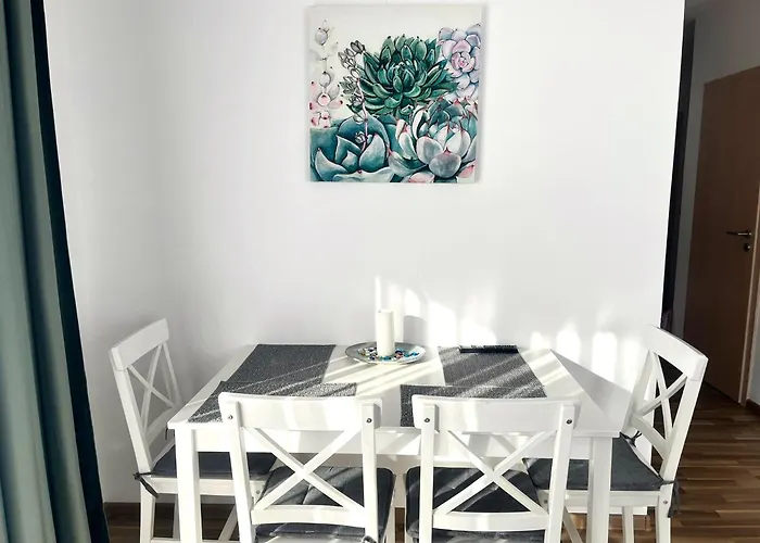 Emerald Coresi - Free Parking & Smart Tv Apartment