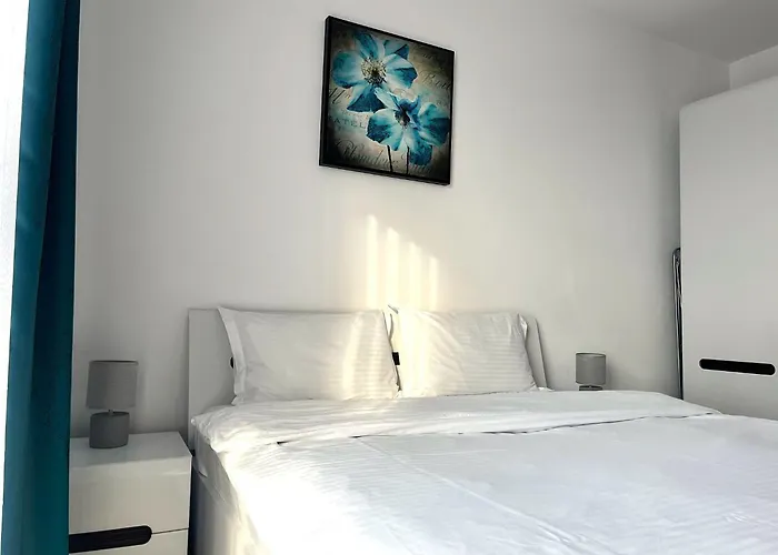 Apartment Emerald Coresi - Free Parking & Smart Tv