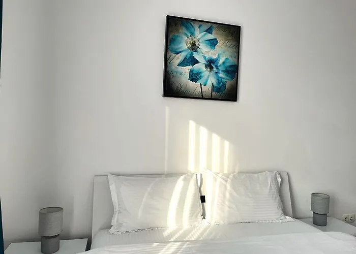 Emerald Coresi - Free Parking & Smart Tv